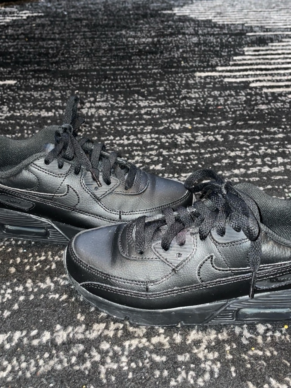 Nike Men’s Black Leather Low-Top Sneakers